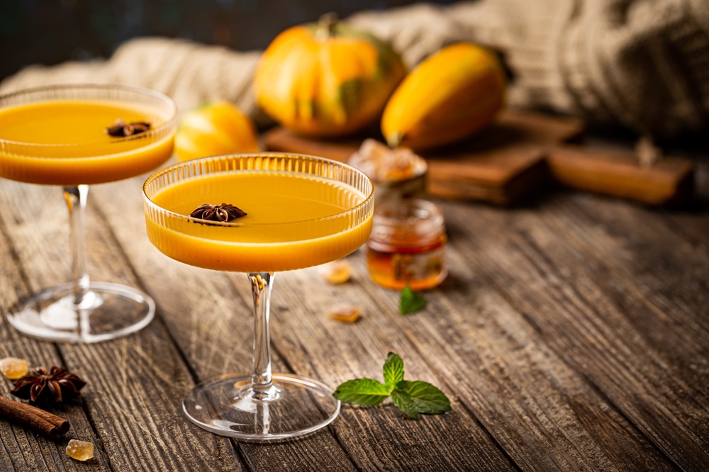 Pumpkin,And,Orange,Spiced,Fall,Cocktail,With,Cinnamon
