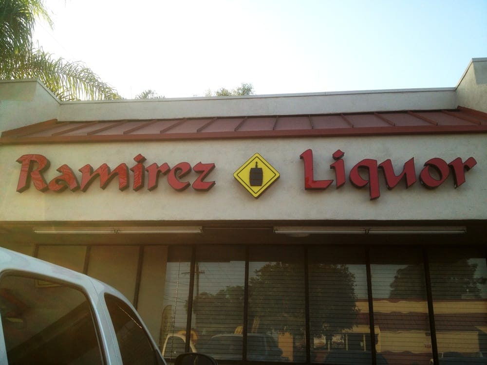 Ramirez Liquor Pico Exterior