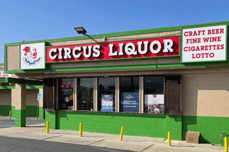 Circus Liquor Sylmar Exterior