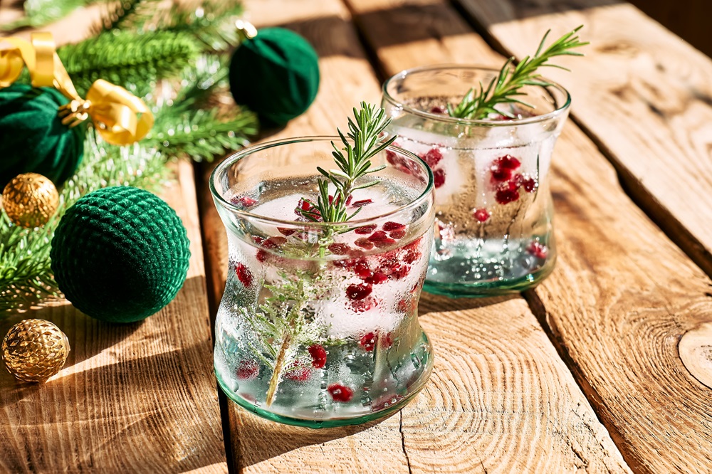 Christmas,Champagne,Cocktail,With,Pomegranate,Ice,Cubes.,Festive,Pomegranate,Mocktail.