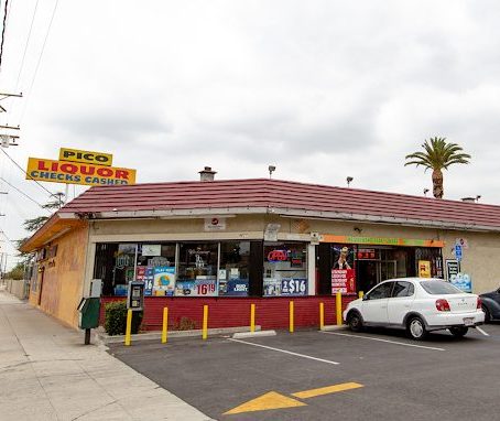 Pico Liquor Exterior