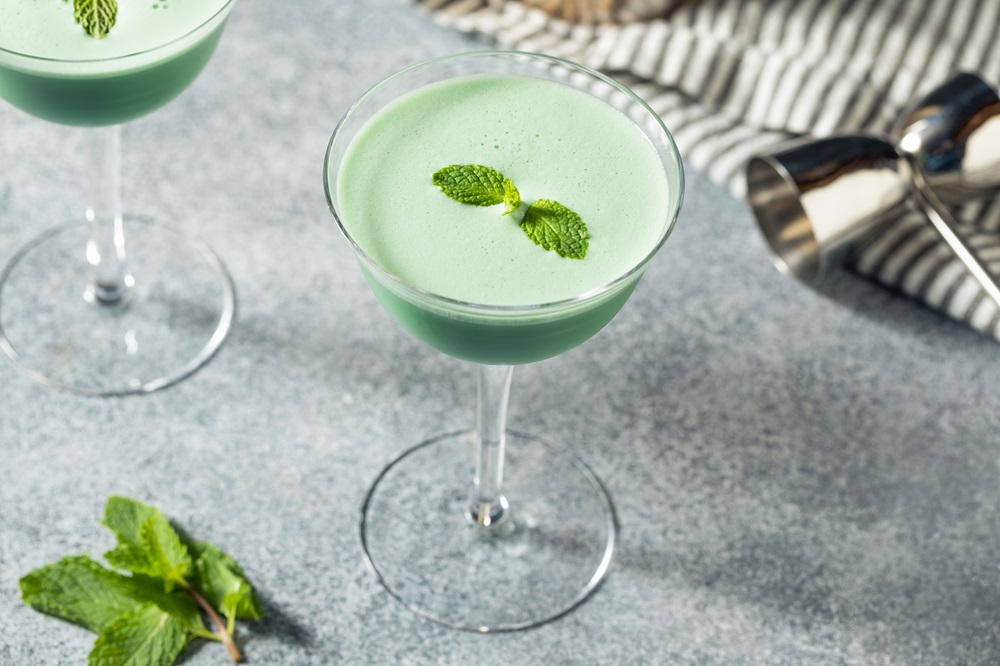 Boozy,Refreshing,Green,Grasshopper,Cocktail,With,Mint,And,Cream