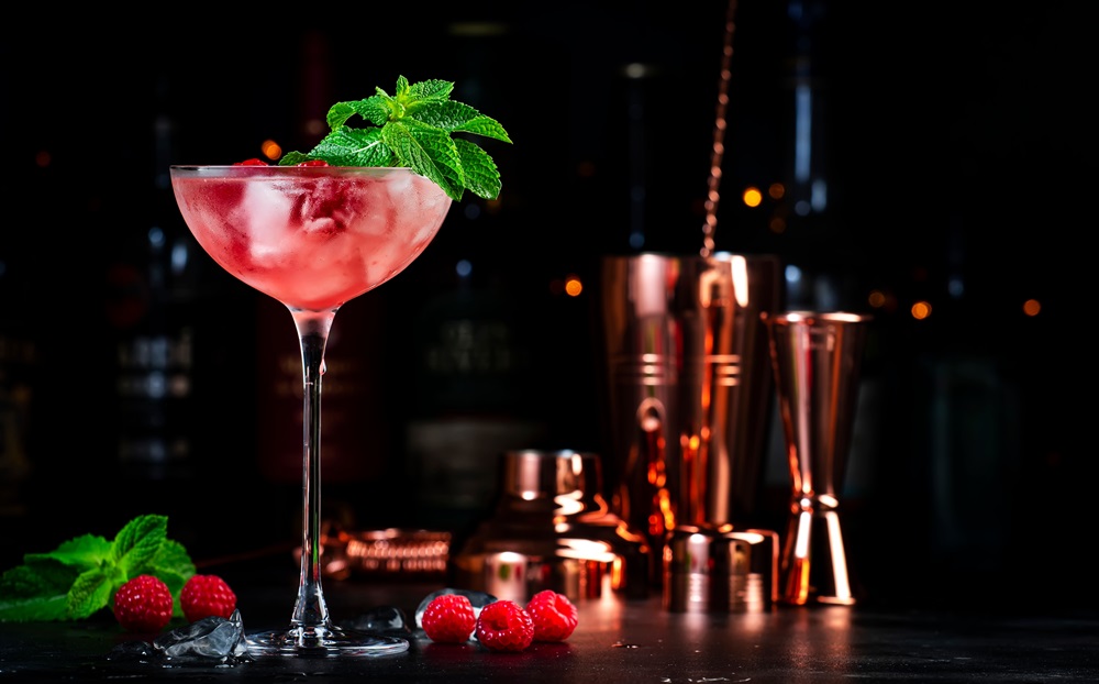 Raspberry,Cocktail,With,White,Rum,,Sugar,Syrup,,Fruit,Juice,,Lime,